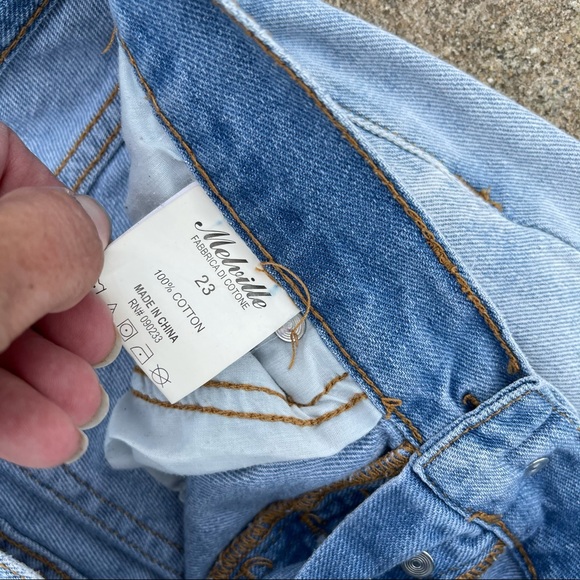 Brandy Melvillle Distressed Boyfriend Jeans 23 - Picture 5 of 8